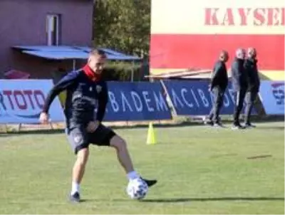 Samet Aybaba: 'İlk maçta çıkışa geçmek istiyoruz' Samet Aybaba: 'İlk maçta çıkışa geçmek istiyoruz'