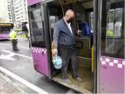 Şişli'de otobüste çıkan yangın paniğe neden oldu Şişli'de otobüste çıkan yangın paniğe neden oldu