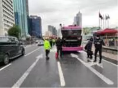 Şişli'de otobüste çıkan yangın paniğe neden oldu Şişli'de otobüste çıkan yangın paniğe neden oldu