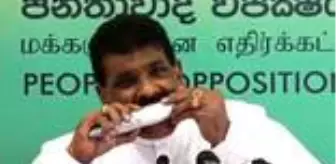Balıkçılık: Son dakika haberi! Sri Lanka'da eski bakan basın toplantısında çiğ balık yedi Balıkçılık: Son dakika haberi! Sri Lanka'da eski bakan basın toplantısında çiğ balık yedi