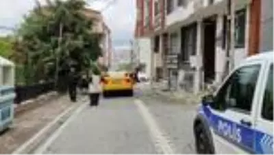 Taksinin altında sıkışıp sürüklenen çocuk ağır yaralandı Taksinin altında sıkışıp sürüklenen çocuk ağır yaralandı