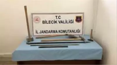 Tarihi bölgede kaçak kazı yapan 5 şüpheli suçüstü yakalandı Tarihi bölgede kaçak kazı yapan 5 şüpheli suçüstü yakalandı
