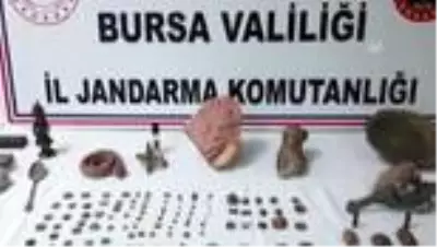 Tarihi eser satmaya çalışan şüpheli suçüstü yakalandı Tarihi eser satmaya çalışan şüpheli suçüstü yakalandı