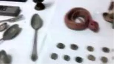 Tarihi eser satmaya çalışan şüpheli suçüstü yakalandı Tarihi eser satmaya çalışan şüpheli suçüstü yakalandı