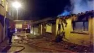 Tekirdağ'da metruk 2 evde yangın Tekirdağ'da metruk 2 evde yangın