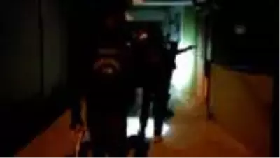 Terör örgütü PKK'ya yönelik operasyonda 8 kişi gözaltına alındı Terör örgütü PKK'ya yönelik operasyonda 8 kişi gözaltına alındı
