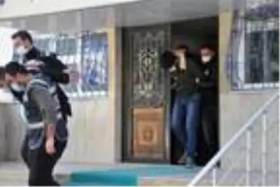 Vatandaşlardan tehdit ve şantajla para toplayan 3 kişiye gözaltı Vatandaşlardan tehdit ve şantajla para toplayan 3 kişiye gözaltı