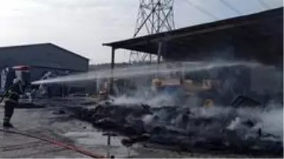 Son dakika haber... - Viyol üretimi yapılan fabrikadaki yangın korkuttu Son dakika haber... - Viyol üretimi yapılan fabrikadaki yangın korkuttu
