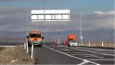 Yeni yapılan Kars-Erzurum kara yolunun bir kısmı ulaşıma açıldı Yeni yapılan Kars-Erzurum kara yolunun bir kısmı ulaşıma açıldı