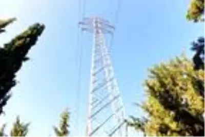 Yüksek gerilim hattında bakım-onarım çalışması yapan işçi akıma kapıldı Yüksek gerilim hattında bakım-onarım çalışması yapan işçi akıma kapıldı