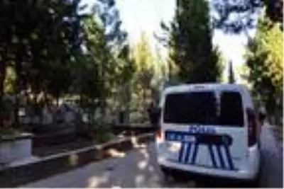 Yüksek gerilim hattında bakım-onarım çalışması yapan işçi akıma kapıldı Yüksek gerilim hattında bakım-onarım çalışması yapan işçi akıma kapıldı