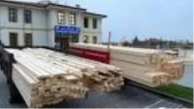 100 bin liralık kereste çaldığı iddia edilen 4 kişi yakalandı 100 bin liralık kereste çaldığı iddia edilen 4 kişi yakalandı