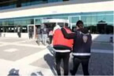 100 bin liralık kereste çaldığı iddia edilen 4 kişi yakalandı 100 bin liralık kereste çaldığı iddia edilen 4 kişi yakalandı