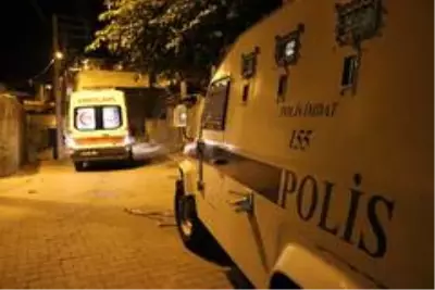Diyarbakır'da 100'den fazla kurşunun sıkıldığı silahlı kavgada 1'i ağır 2 kişi yaralandı Diyarbakır'da 100'den fazla kurşunun sıkıldığı silahlı kavgada 1'i ağır 2 kişi yaralandı