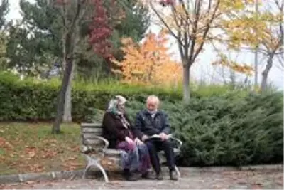 50 yıllık eşine olan aşkını 450 şiirle kağıda döktü 50 yıllık eşine olan aşkını 450 şiirle kağıda döktü