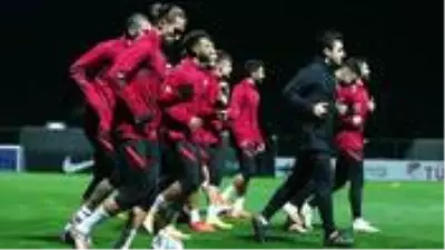 A Milli Takım'da yer alan Başakşehirli futbolcu koronaya yakalandı A Milli Takım'da yer alan Başakşehirli futbolcu koronaya yakalandı