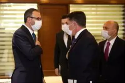 Ağrı Heyetinden Bakan Kasapoğlu'na ziyaret Ağrı Heyetinden Bakan Kasapoğlu'na ziyaret