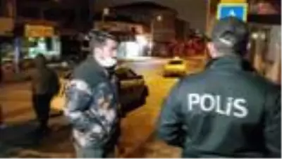 Ataşehir'de eğlence merkezindeki denetimde 12 kişiye para cezası kesildi Ataşehir'de eğlence merkezindeki denetimde 12 kişiye para cezası kesildi
