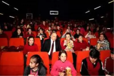 Başkan Yalçın: 'Çocuklarımız her şeyimiz, her şeyimiz çocuklarımız için' Başkan Yalçın: 'Çocuklarımız her şeyimiz, her şeyimiz çocuklarımız için'