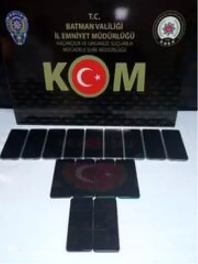 Batman'da 15 adet gümrük kaçağı telefon ele geçirildi Batman'da 15 adet gümrük kaçağı telefon ele geçirildi