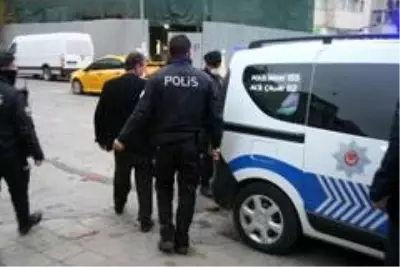 Belindeki 50 santimetrelik kama ile yakalandı Belindeki 50 santimetrelik kama ile yakalandı