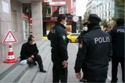 Belindeki 50 santimetrelik kama ile yakalandı Belindeki 50 santimetrelik kama ile yakalandı