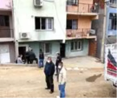 Birinci kattaki evinde çıkan yangında balkondan atlayan kadın yaralandı Birinci kattaki evinde çıkan yangında balkondan atlayan kadın yaralandı