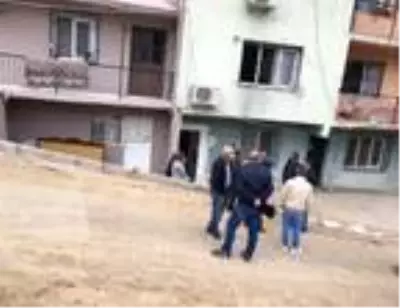 Birinci kattaki evinde çıkan yangında balkondan atlayan kadın yaralandı Birinci kattaki evinde çıkan yangında balkondan atlayan kadın yaralandı