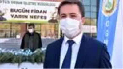 Bitlis Cumhuriyet Başsavcısı fidan dağıttı Bitlis Cumhuriyet Başsavcısı fidan dağıttı