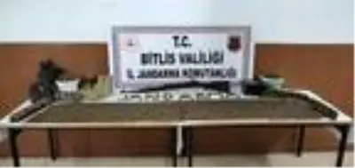 Bitlis'te PKK'nın toprağa gömülü silah ve mühimmatı bulundu Bitlis'te PKK'nın toprağa gömülü silah ve mühimmatı bulundu