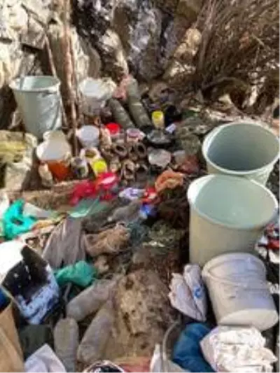 Son dakika haberleri! Bitlis'te teröristlerce toprağa gömülmüş malzemeler ele geçirildi Son dakika haberleri! Bitlis'te teröristlerce toprağa gömülmüş malzemeler ele geçirildi