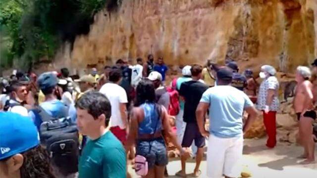 Böyle trajedi görülmedi! 7 aylık bebekleriyle birlikte kayalıklar altında kalan aile kurtarılamadı