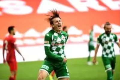 Bursaspor'da 15 futbolcu sokağa çıkma yasağına takılıyor Bursaspor'da 15 futbolcu sokağa çıkma yasağına takılıyor