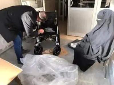 Cam kemik hastası kadın, akülü sandalyesine kavuştu Cam kemik hastası kadın, akülü sandalyesine kavuştu