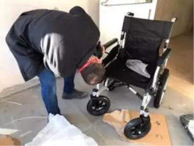Cam kemik hastası kadın, akülü sandalyesine kavuştu Cam kemik hastası kadın, akülü sandalyesine kavuştu