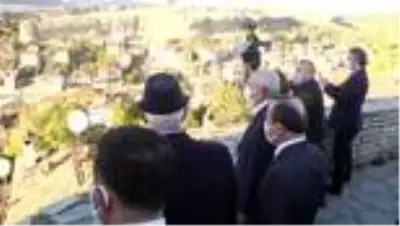 CHP Genel Başkanı Kılıçdaroğlu safran hasadı yaptı CHP Genel Başkanı Kılıçdaroğlu safran hasadı yaptı