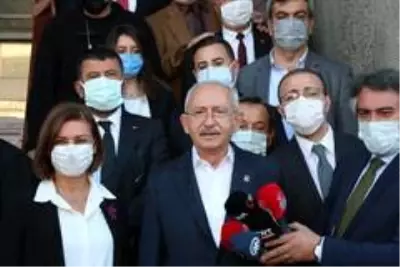 CHP Genel Başkanı Kılıçdaroğlu Safran tarlasında hasat yaptı CHP Genel Başkanı Kılıçdaroğlu Safran tarlasında hasat yaptı