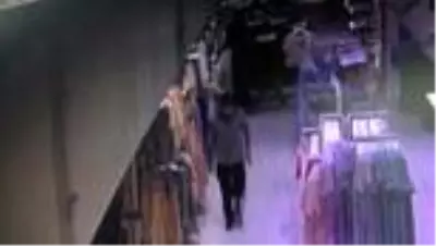 Çocuğa hırsızlık yaptıran iki şüpheli tutuklandı Çocuğa hırsızlık yaptıran iki şüpheli tutuklandı
