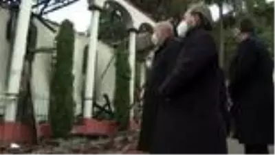 Cumhurbaşkanı Erdoğan, yangında hasar gören tarihi Vaniköy Camisi'nde incelemede bulundu Cumhurbaşkanı Erdoğan, yangında hasar gören tarihi Vaniköy Camisi'nde incelemede bulundu