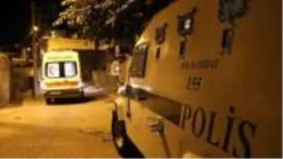 Diyarbakır'da uyuşturucu satıcıları arasında çıkan çatışmada saniyeler içinde 100'den fazla kurşun sıkıldı Diyarbakır'da uyuşturucu satıcıları arasında çıkan çatışmada saniyeler içinde 100'den fazla kurşun sıkıldı