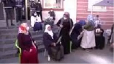 DİYARBAKIR - Diyarbakır'daki evlat nöbetine bir aile daha katıldı