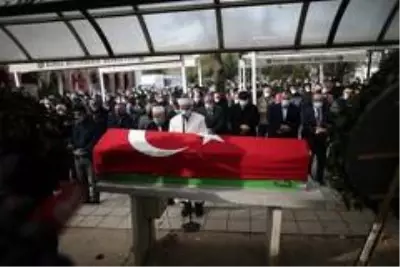 Efsane güreşçi Reşit Karacabak son yolculuğuna uğurlandı Efsane güreşçi Reşit Karacabak son yolculuğuna uğurlandı