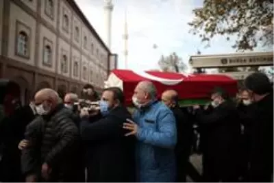 Efsane güreşçi Reşit Karacabak son yolculuğuna uğurlandı Efsane güreşçi Reşit Karacabak son yolculuğuna uğurlandı