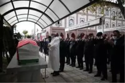 Efsane güreşçi Reşit Karacabak son yolculuğuna uğurlandı Efsane güreşçi Reşit Karacabak son yolculuğuna uğurlandı