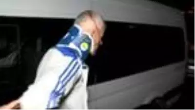 Korona partisine baskın! Kaçmaya çalışırken merdivenden yuvarlandılar Korona partisine baskın! Kaçmaya çalışırken merdivenden yuvarlandılar