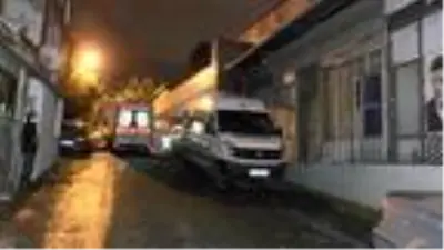 Korona partisine baskın! Kaçmaya çalışırken merdivenden yuvarlandılar Korona partisine baskın! Kaçmaya çalışırken merdivenden yuvarlandılar
