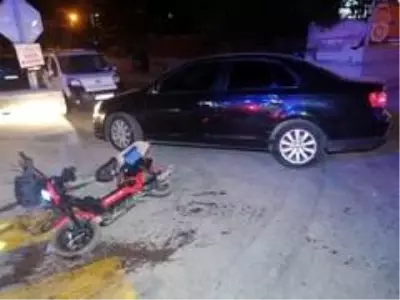 Elektrikli bisiklet sürücüsü otomobile çarptı: 1 yaralı Elektrikli bisiklet sürücüsü otomobile çarptı: 1 yaralı