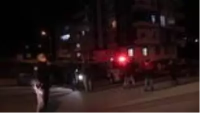 Eşinin akrabalarına silahlı saldırı düzenledi: 1 ölü, 3 yaralı Eşinin akrabalarına silahlı saldırı düzenledi: 1 ölü, 3 yaralı