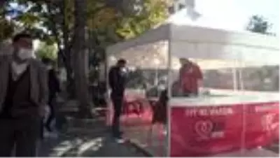 Hastalara umut olmak için 25 yıldır kan veriyor Hastalara umut olmak için 25 yıldır kan veriyor