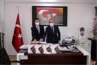 Ihtiyaç sahibi çocuklar için İlçe Milli Eğitim Müdürlüğüne tablet verildi Ihtiyaç sahibi çocuklar için İlçe Milli Eğitim Müdürlüğüne tablet verildi